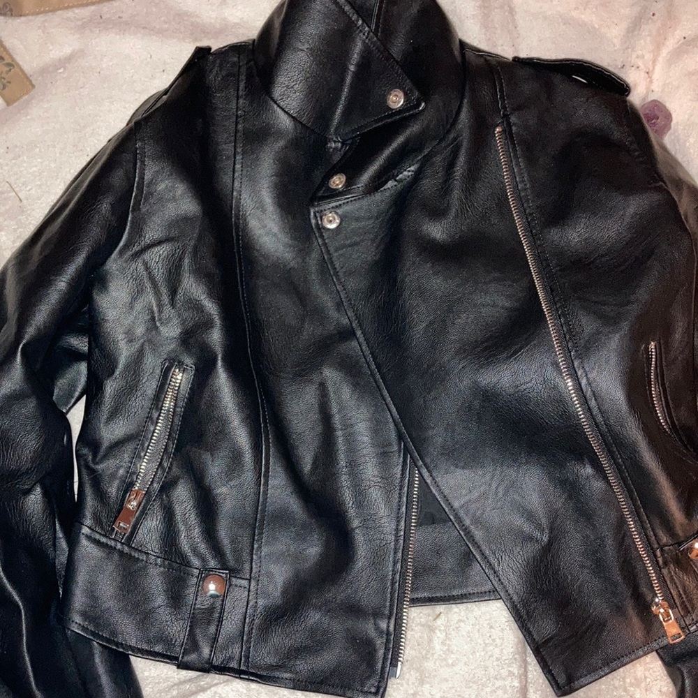 Leather jacket. Worn once for Halloween. Size M